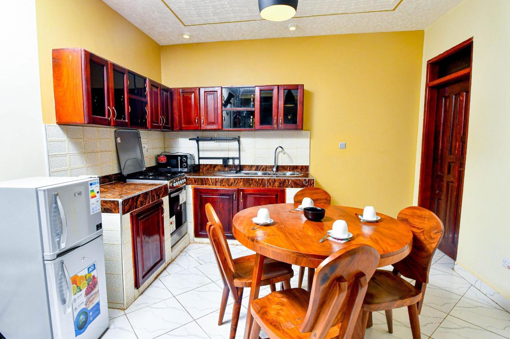 Peace Of Mind Suites Εντέμπε Εξωτερικό φωτογραφία