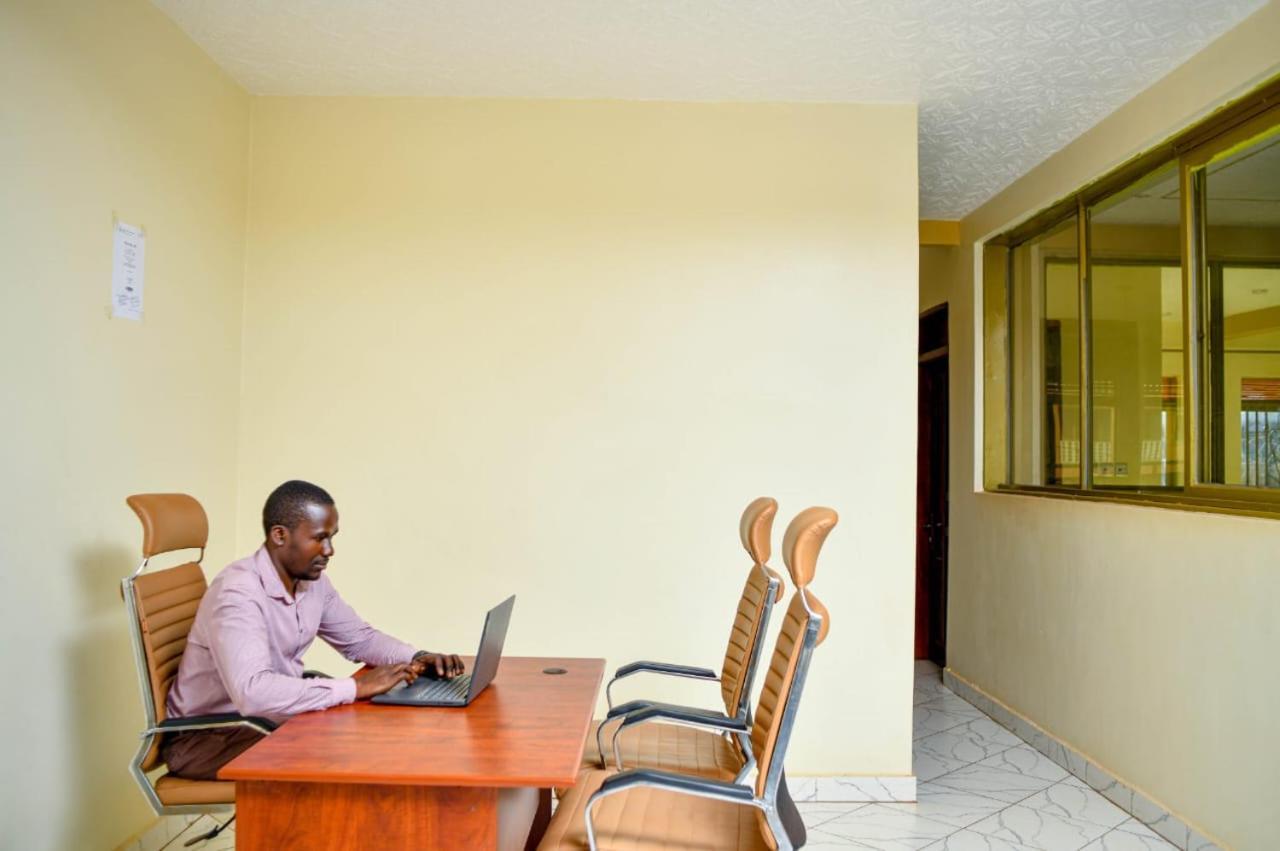 Peace Of Mind Suites Εντέμπε Εξωτερικό φωτογραφία